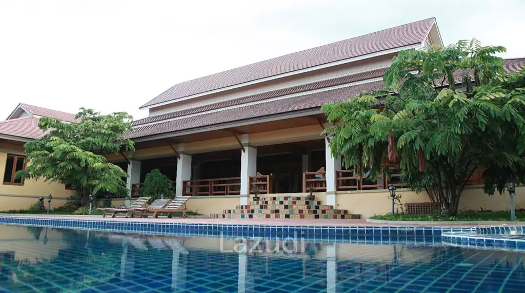 Villa with Swimming pool For Sale Next to the Ping River.
