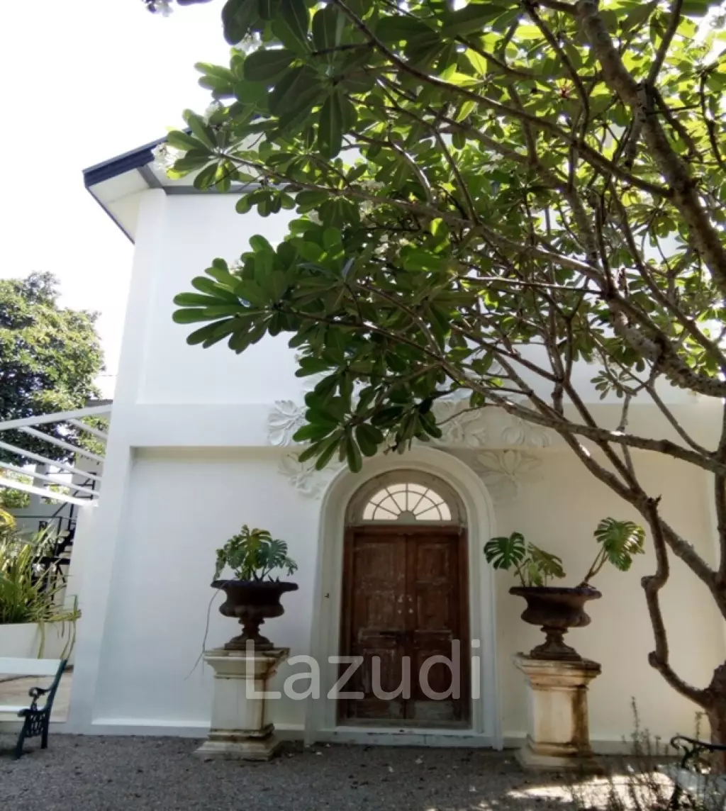 Villa with Swimming pool For Sale Next to the Ping River.