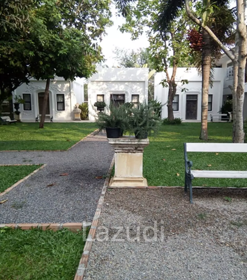 Villa with Swimming pool For Sale Next to the Ping River.