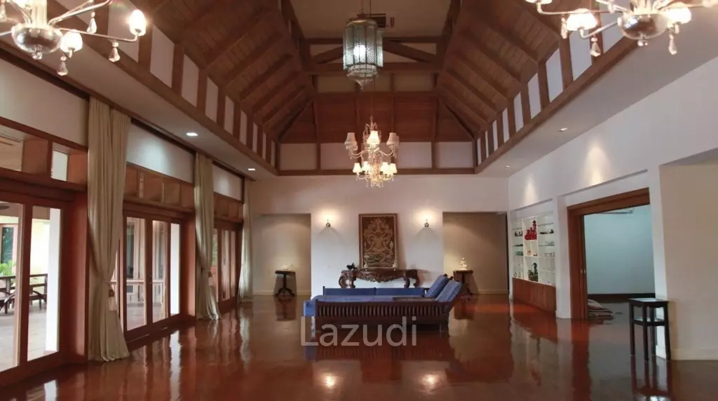 Villa with Swimming pool For Sale Next to the Ping River.