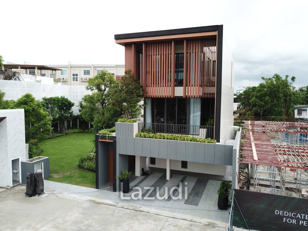 4 Bed 5 Bath 467 SQ.M.  Altitude Mastery Sukhumvit