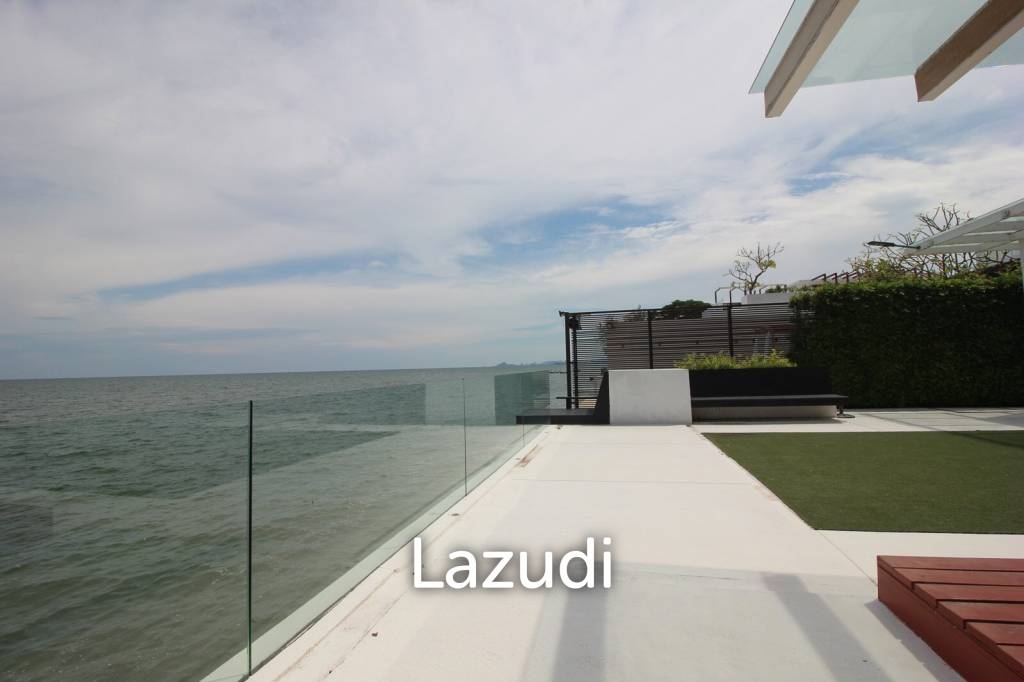 Absolute Beachfront – Modern Design 6 Bedroom Villa