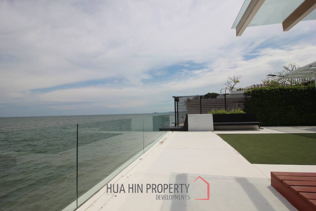 Absolute Beachfront – Modern Design 6 Bedroom Villa