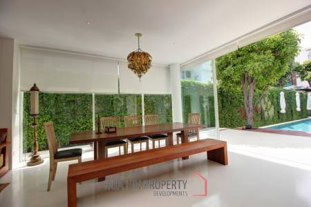 Absolute Beachfront – Modern Design 6 Bedroom Villa