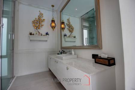 Absolute Beachfront – Modern Design 6 Bedroom Villa