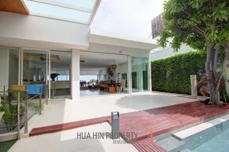 Absolute Beachfront – Modern Design 6 Bedroom Villa