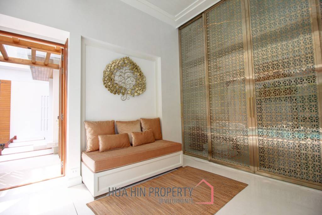 Absolute Beachfront – Modern Design 6 Bedroom Villa