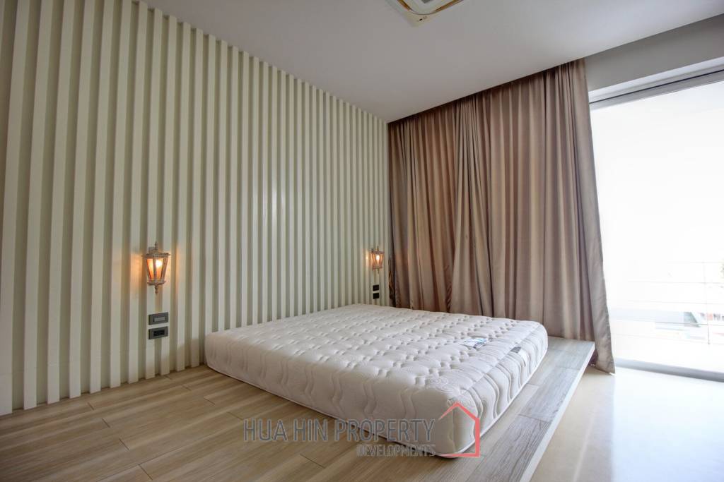 Absolute Beachfront – Modern Design 6 Bedroom Villa