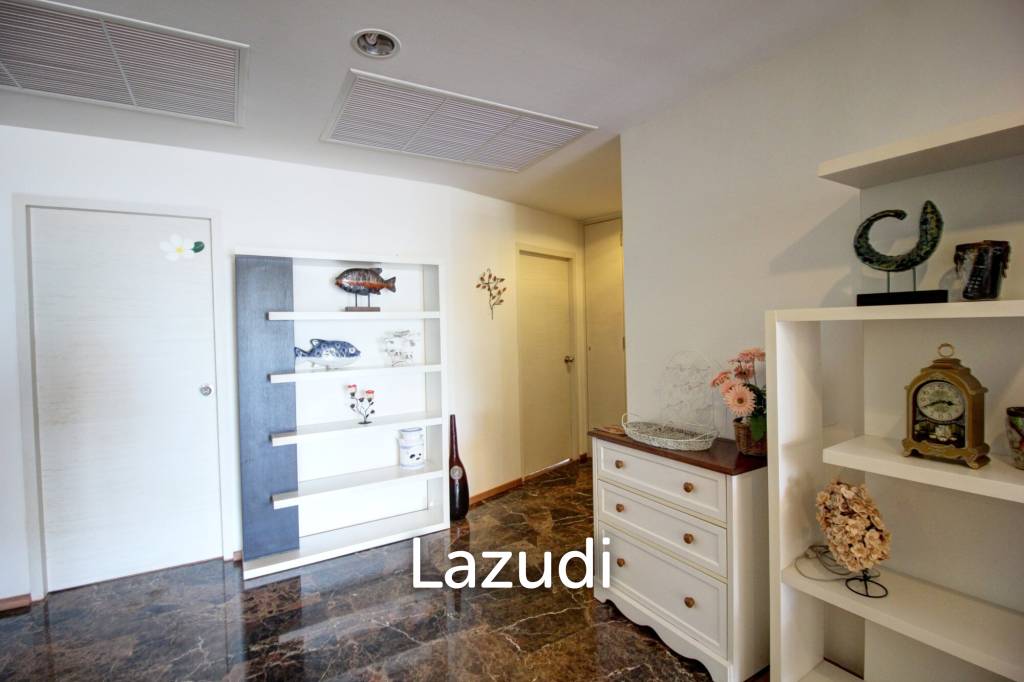 Exclusive 4 Bedroom Absolute Beachfront Condo in Baan Nub Kluen, Khao Tao