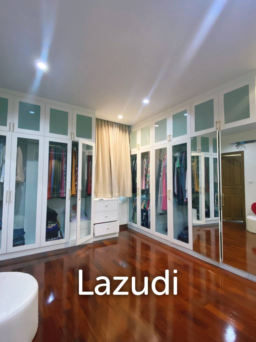 Modern Luxury 4 bedrooms Villa