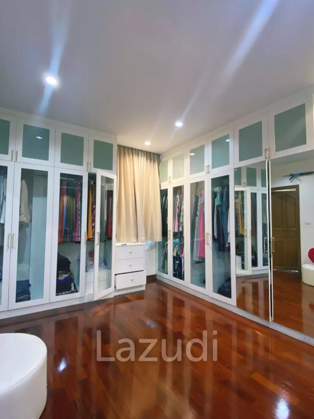 Modern Luxury 4 bedrooms Villa