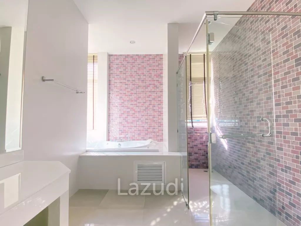 Modern Luxury 4 bedrooms Villa