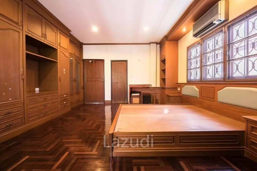 3 Bed 3 Bath Detached House   452 Sqm For Sale