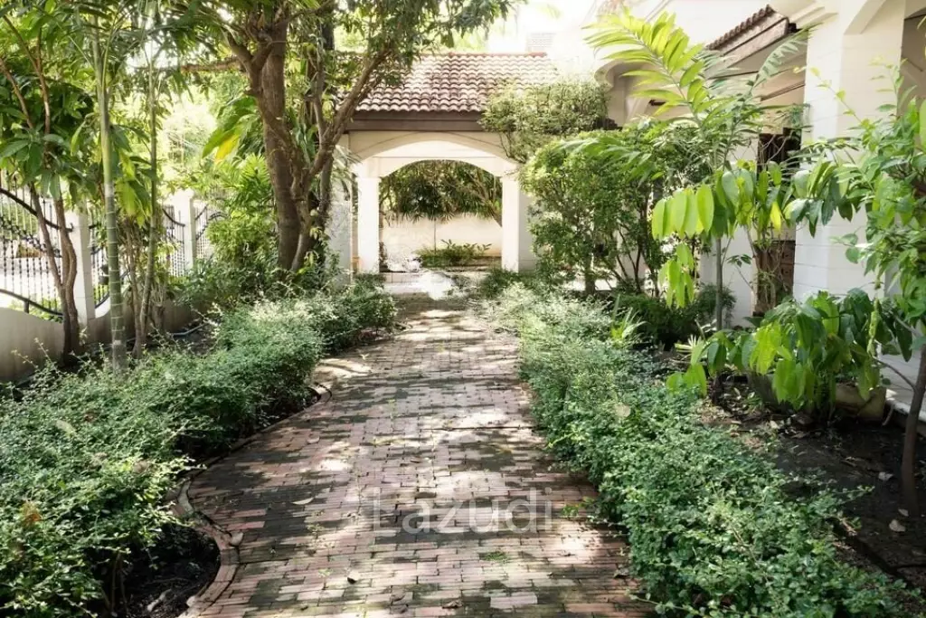 3 Bed 3 Bath Detached House   452 Sqm For Sale