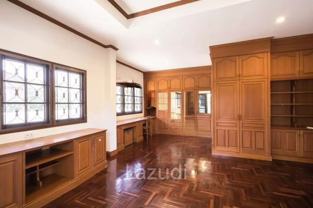 3 Bed 3 Bath Detached House   452 Sqm For Sale