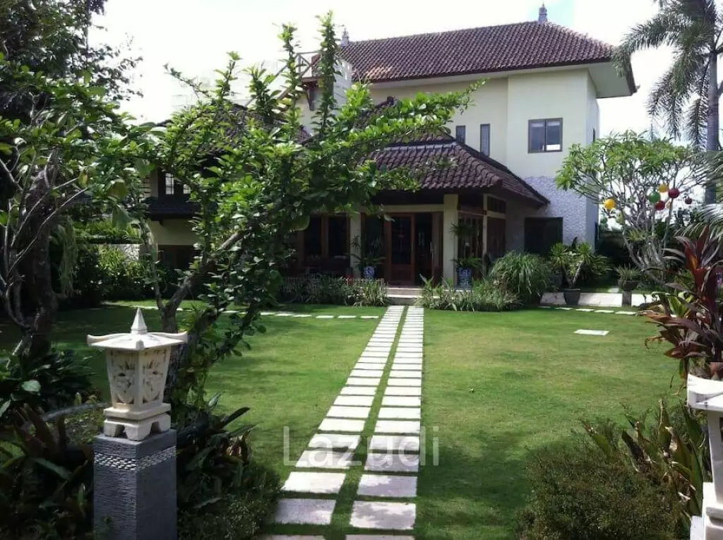 Tropical hideaway in Berawa