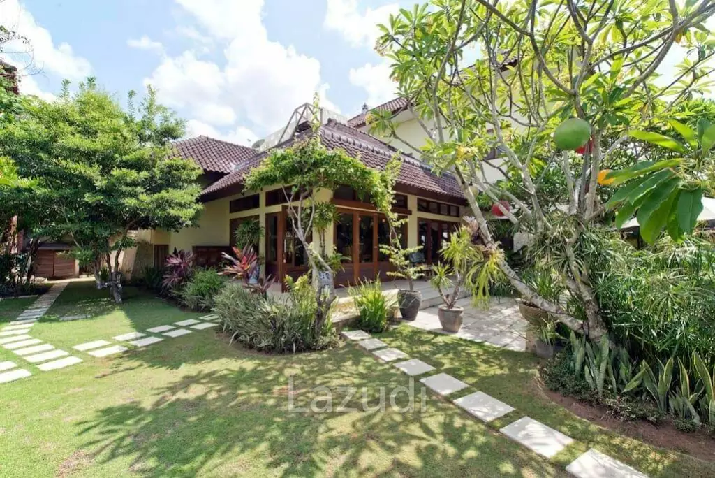 Tropical hideaway in Berawa