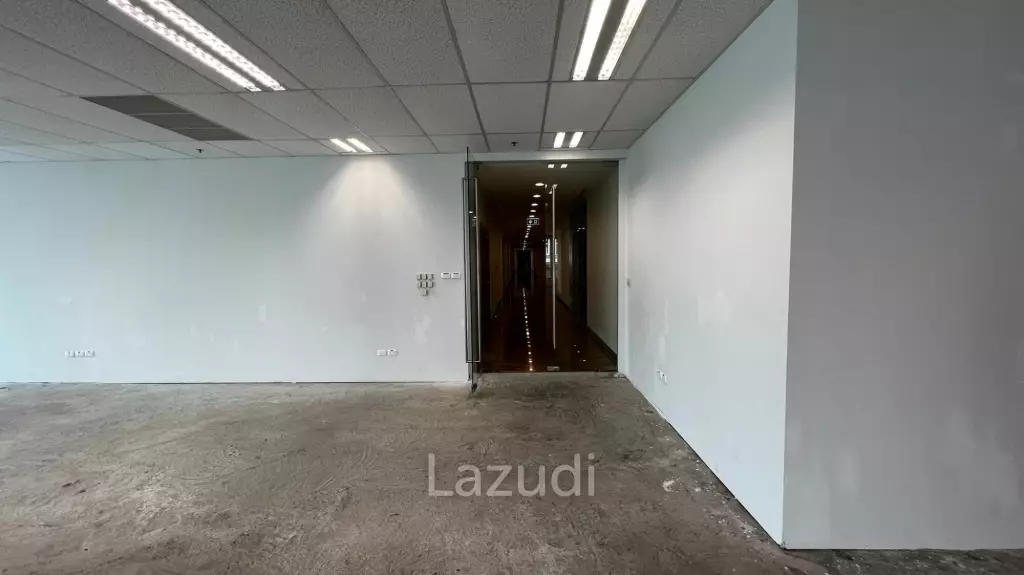Fitted office at Ploenchit (Central CBD)