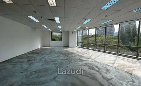 Office space surrounded by green spaces and nature views