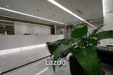 Small serviced office in absolute premium location