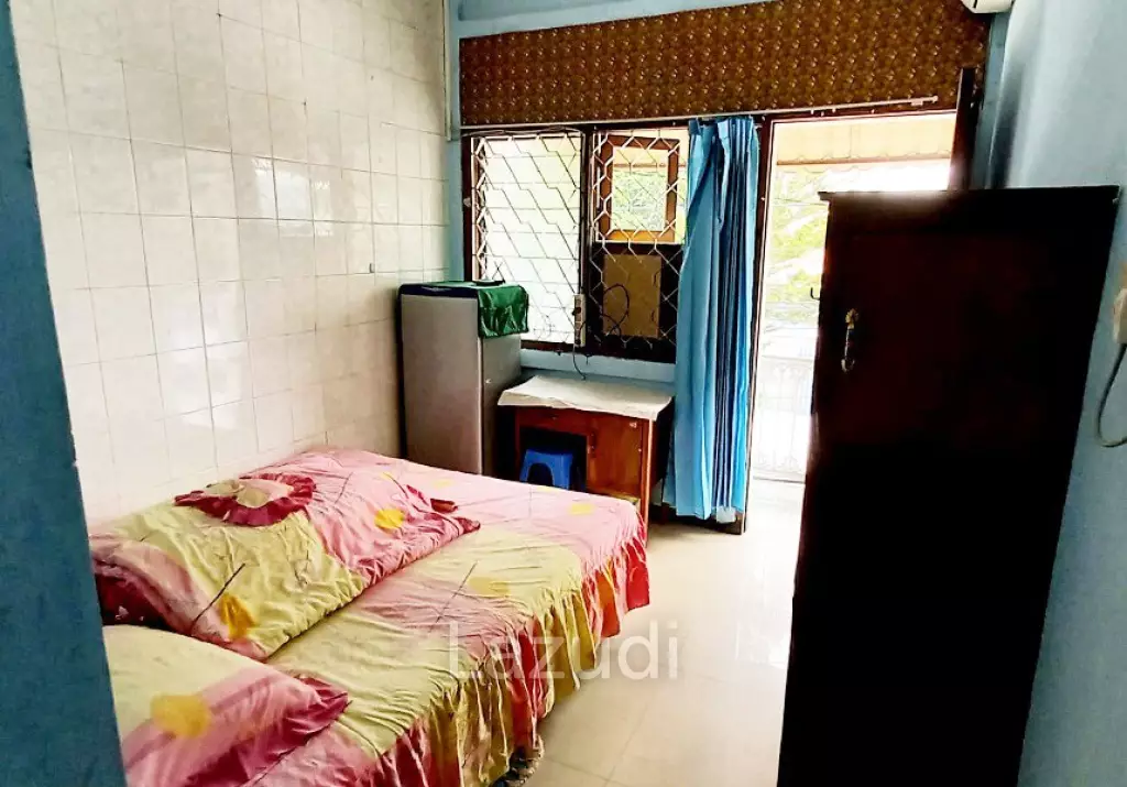Kost Dekat Universitas Wijaya Kusuma, Mall Ciputra World Surabaya, Mall Lagoon Avenue, Islamic Centre Surabaya