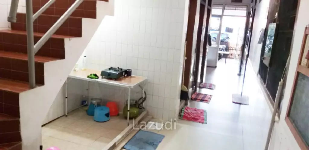 Kost Dekat Universitas Wijaya Kusuma, Mall Ciputra World Surabaya, Mall Lagoon Avenue, Islamic Centre Surabaya
