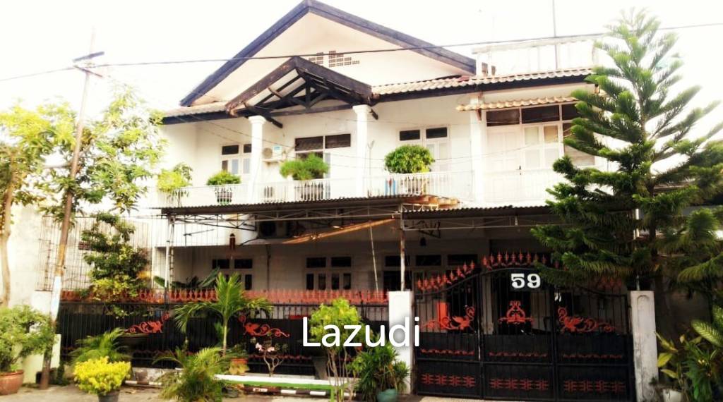 Kost Dekat Universitas Wijaya Kusuma, Mall Ciputra World Surabaya, Mall Lagoon Avenue, Islamic Centre Surabaya