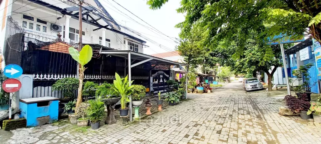 Kost Dekat Universitas Wijaya Kusuma, Mall Ciputra World Surabaya, Mall Lagoon Avenue, Islamic Centre Surabaya