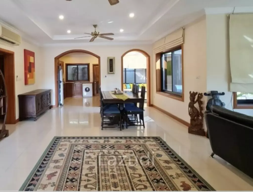 ORCHID VILLA : 3 Bed Pool Villa close to town and Beaches