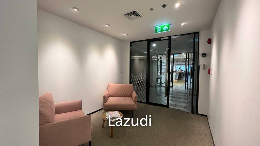 Trendy serviced offices for creative minds at Chong Nonsi BTS