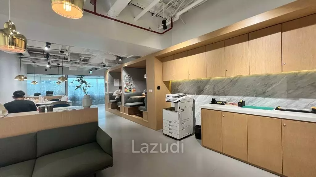 Trendy serviced offices for creative minds at Chong Nonsi BTS