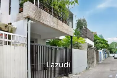 200 Sqm 3 Bed 2 Bath Townhouse in Ekkamai 12
