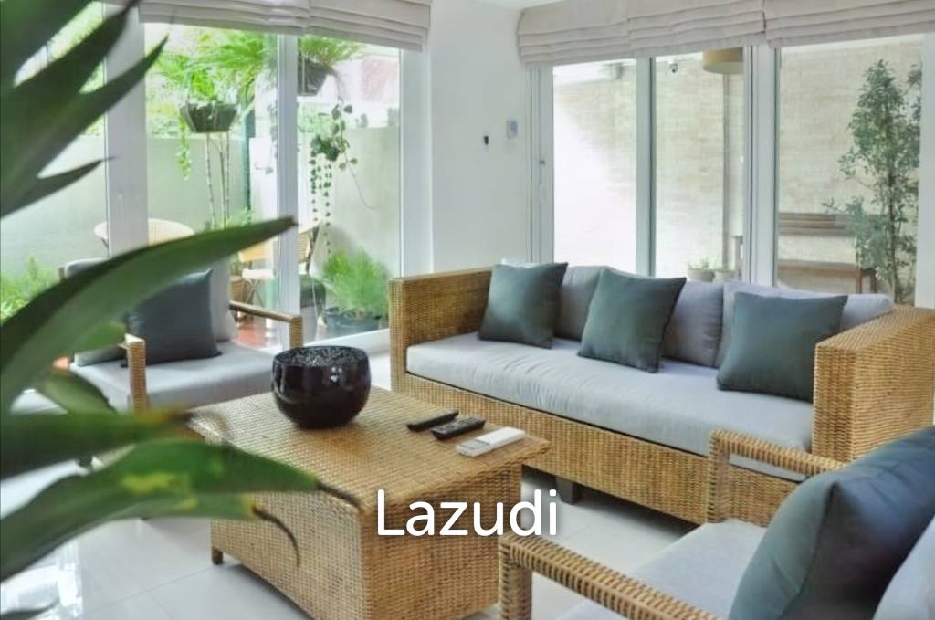 200 Sqm 3 Bed 2 Bath Townhouse in Ekkamai 12