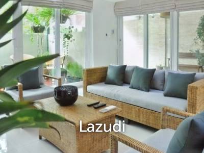 200 Sqm 3 Bed 2 Bath Townhouse in Ekkamai 12