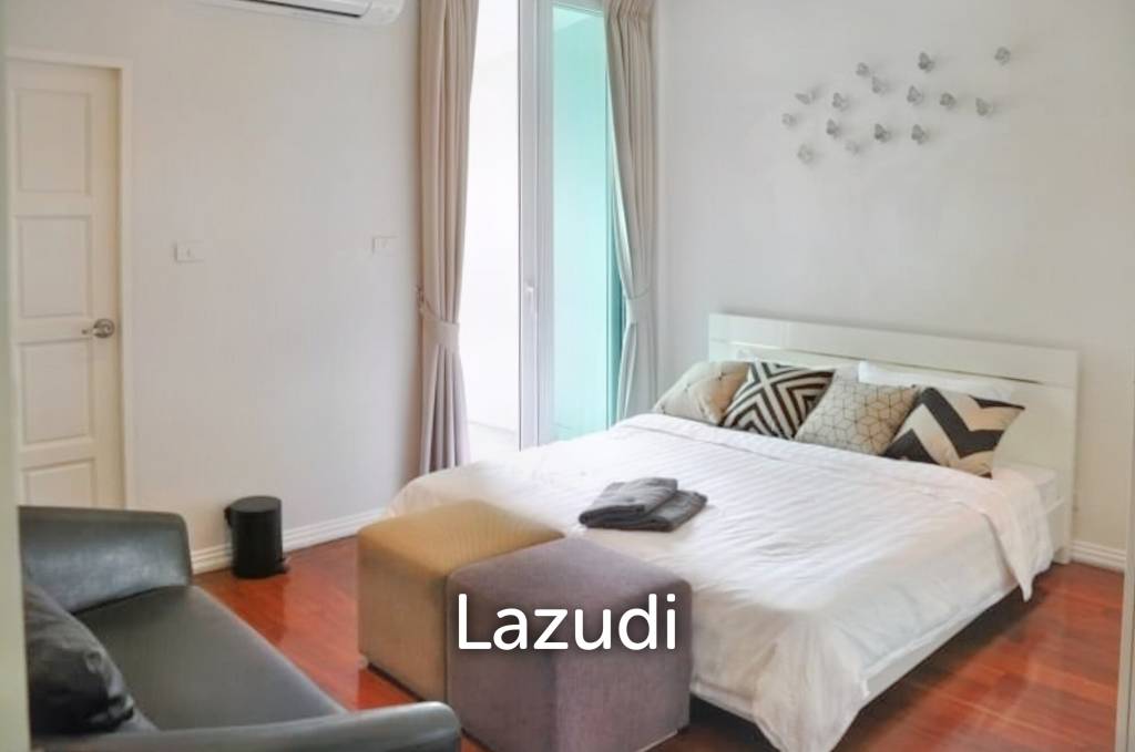 200 Sqm 3 Bed 2 Bath Townhouse in Ekkamai 12