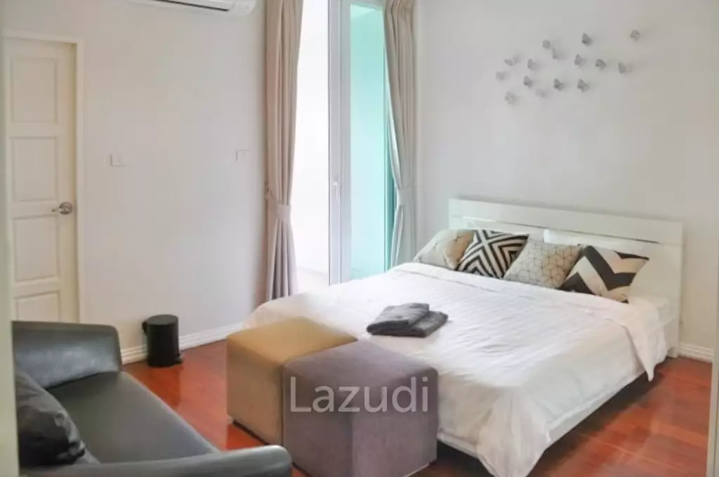 200 Sqm 3 Bed 2 Bath Townhouse in Ekkamai 12