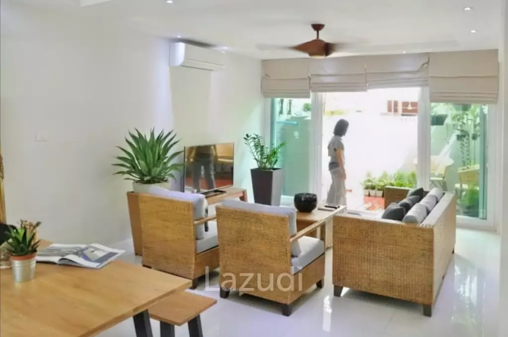 200 Sqm 3 Bed 2 Bath Townhouse in Ekkamai 12