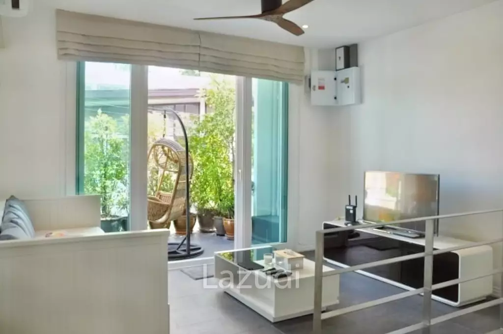 200 Sqm 3 Bed 2 Bath Townhouse in Ekkamai 12