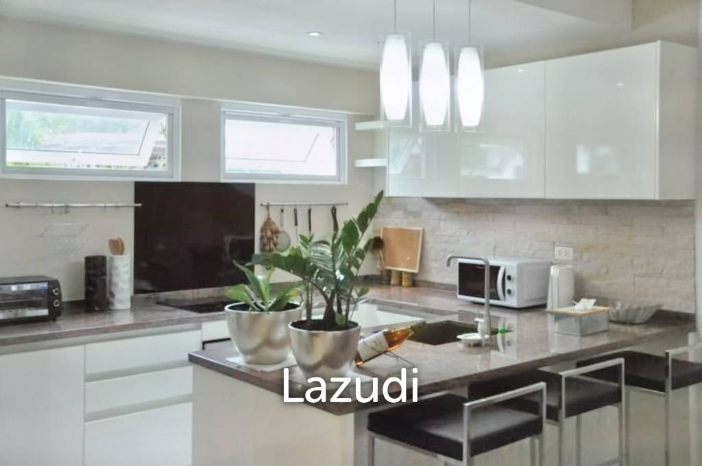 200 Sqm 3 Bed 2 Bath Townhouse in Ekkamai 12