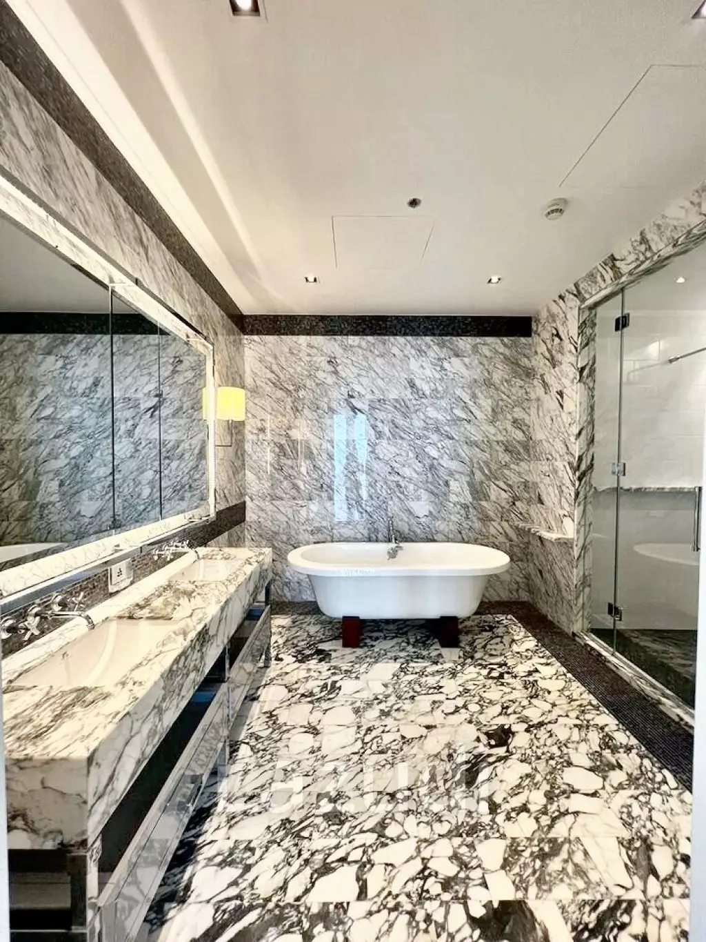 126   Sqm 2 Bed 3 Bath Condo For Sale and Rent