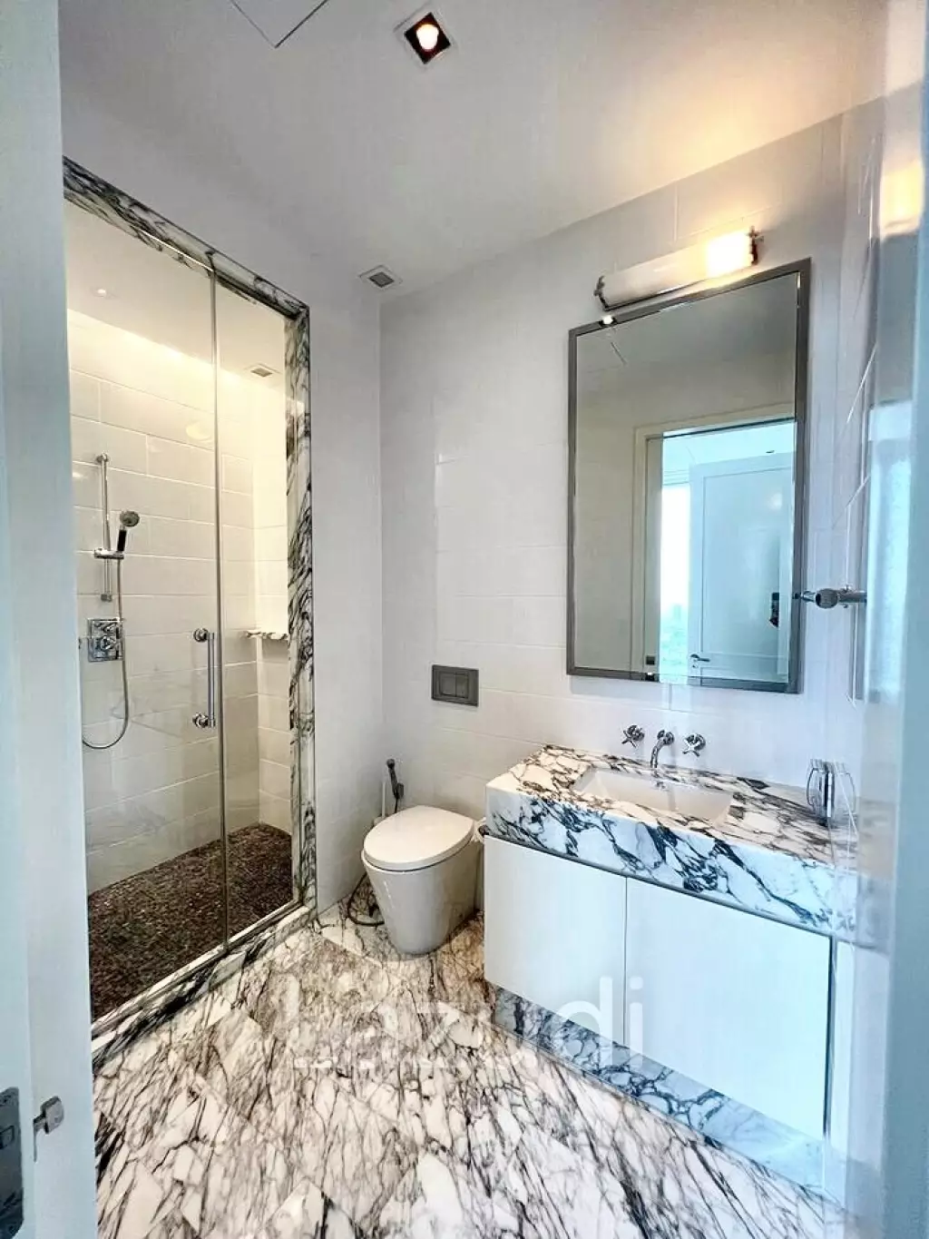 126   Sqm 2 Bed 3 Bath Condo For Sale and Rent