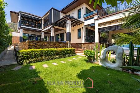 Stunning 5 Bedroom Pool Villa very Close to Central Hua Hin