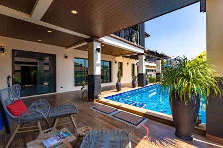 Stunning 5 Bedroom Pool Villa very Close to Central Hua Hin