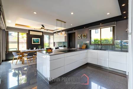 Stunning 5 Bedroom Pool Villa very Close to Central Hua Hin