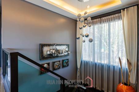 Stunning 5 Bedroom Pool Villa very Close to Central Hua Hin