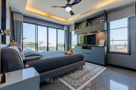 Stunning 5 Bedroom Pool Villa very Close to Central Hua Hin