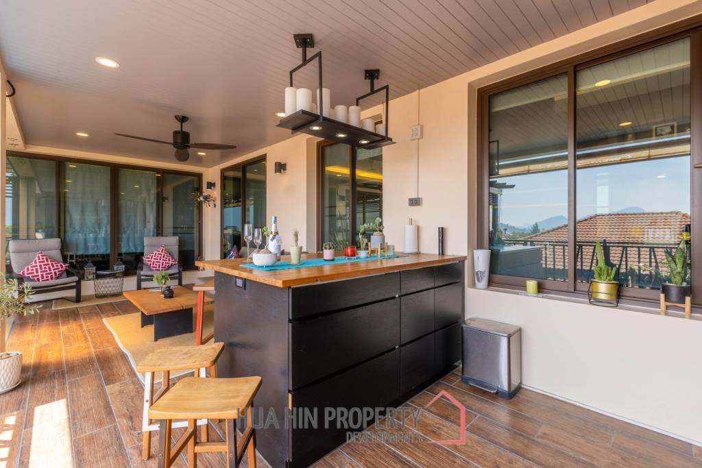 Stunning 5 Bedroom Pool Villa very Close to Central Hua Hin