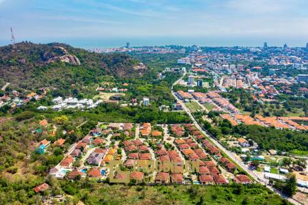 Stunning 5 Bedroom Pool Villa very Close to Central Hua Hin