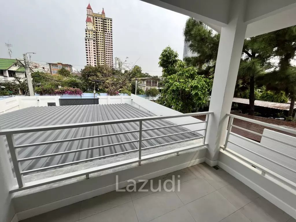 4 Bed 4 Bath 400 Sqm Detached house for Rent