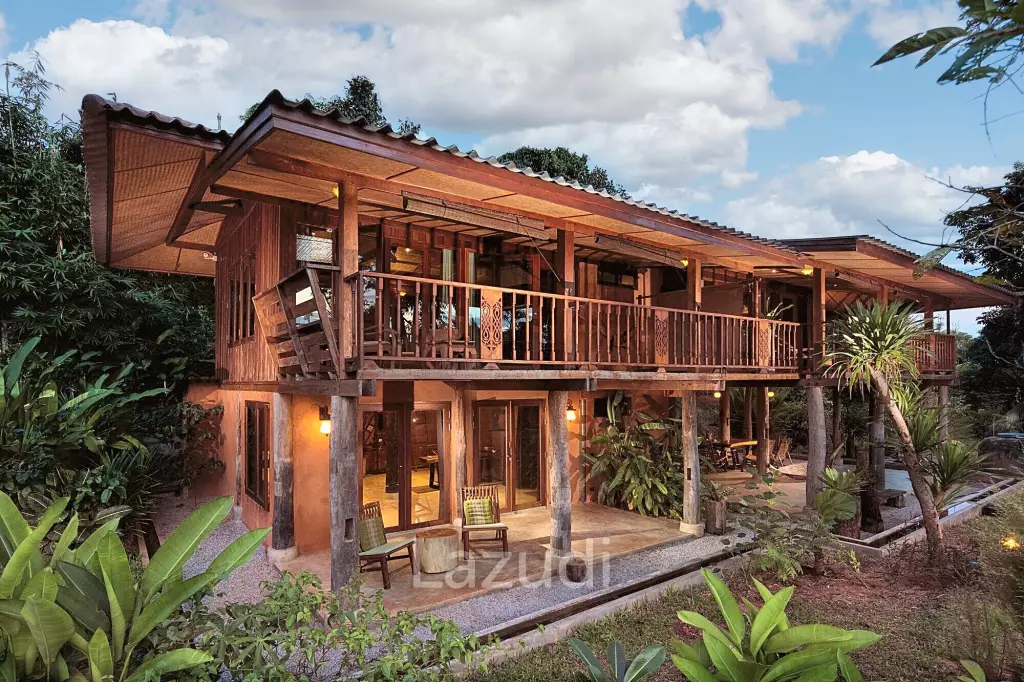 Succesful boutique home-stay for business or luxury residence near Black House